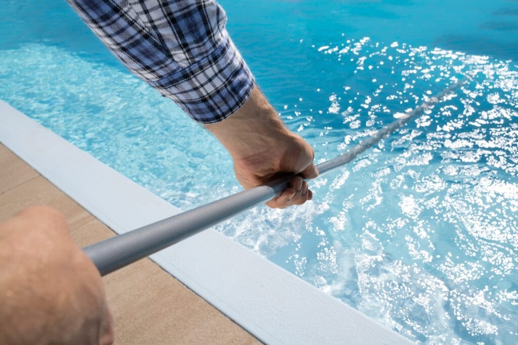 Comment Enlever La Poussière Au Fond De La Piscine