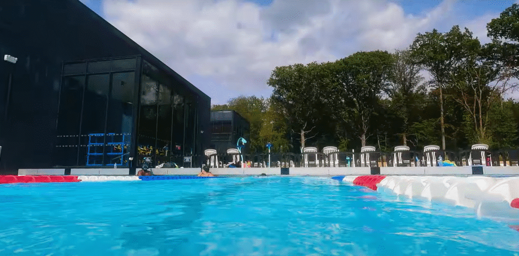 Vue de piscines à Champs-Sur-Marne