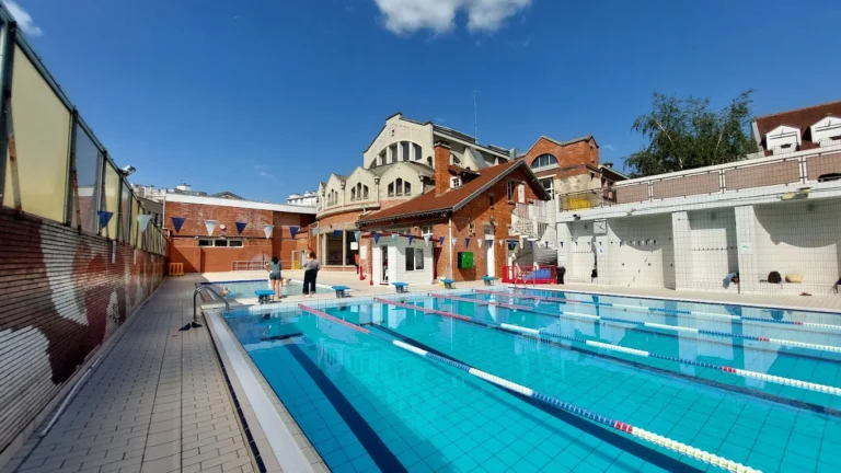 Piscine Butte aux Cailles : vaut-elle vraiment le détour ?